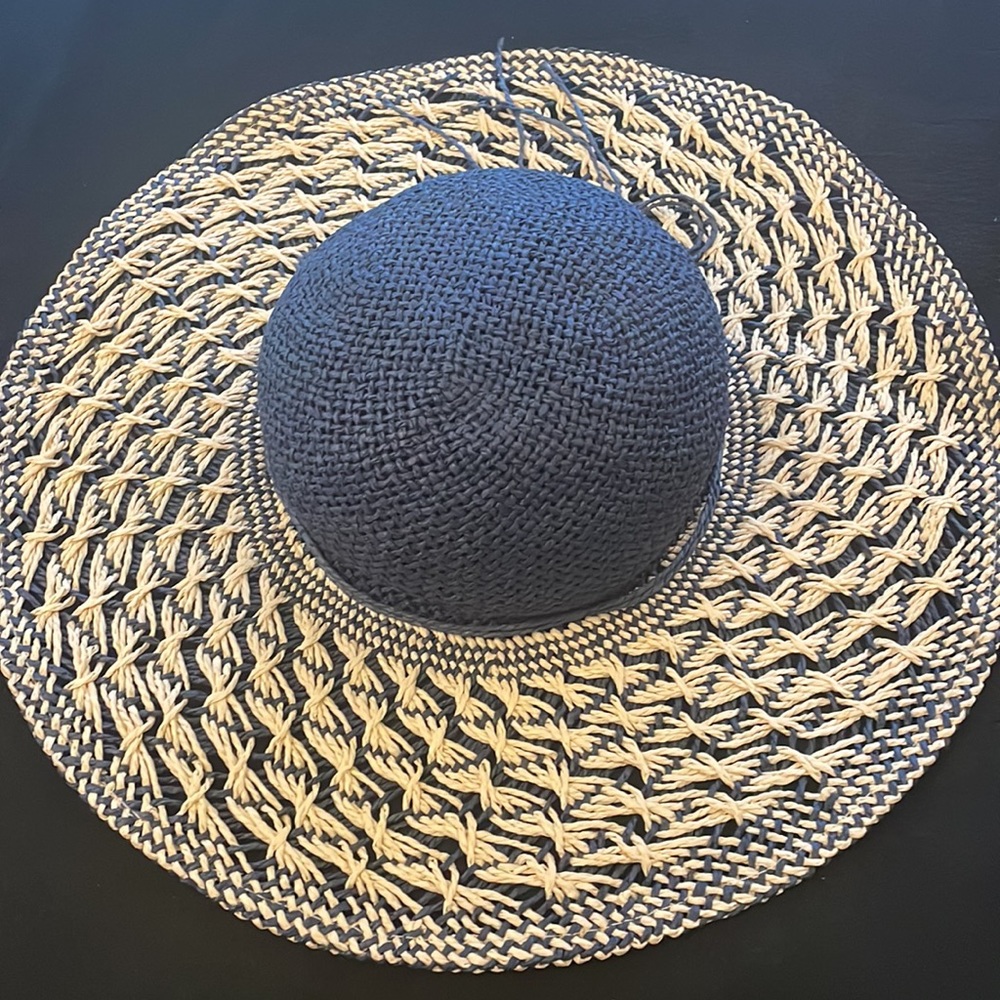 Straw hat - Picture 2 of 3